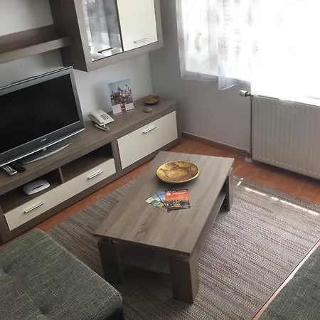 Adam's And Free Parking Apartment *