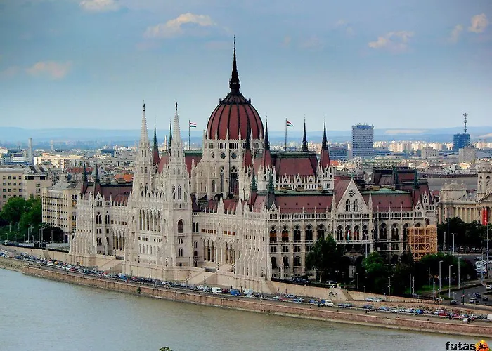 Adam's And Free Parking Budapest