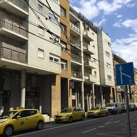 Adam's And Free Parking Budapest