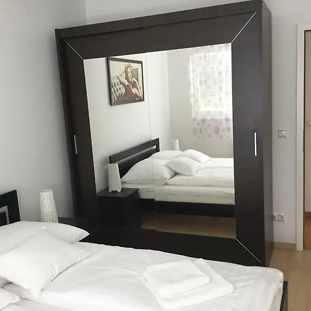 Adam's And Free Parking Budapest